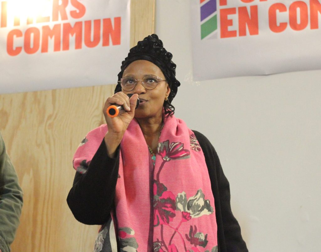 Une habitante d'Ekidom venu nous témoigner des problèmes de salubrité qu'elle subit