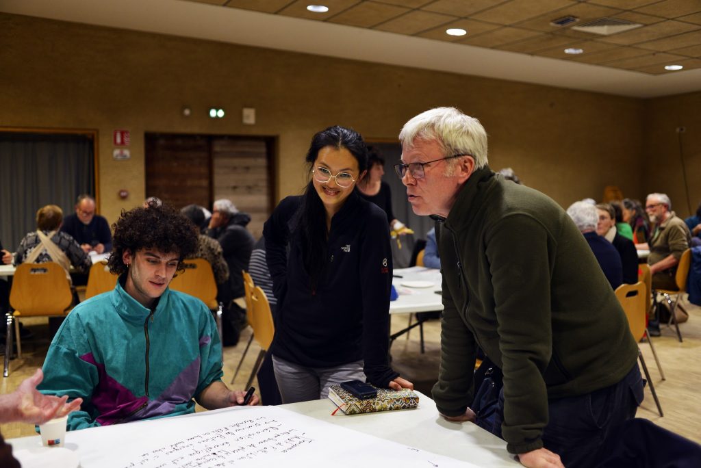 « World Café » militant pour préparer les portes à portes.